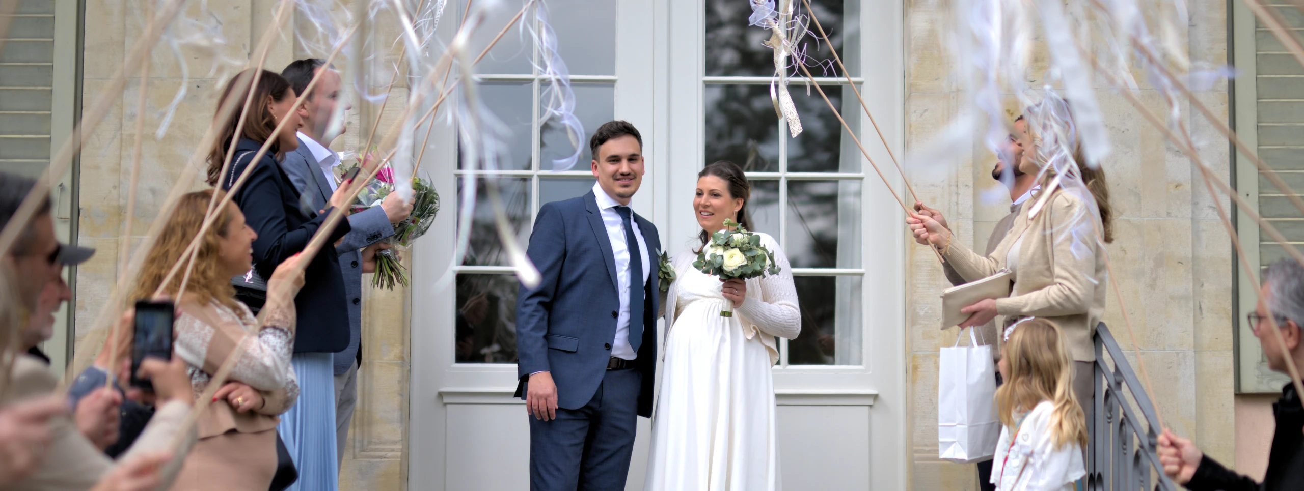 Hochzeitsfotograf Zürich Schweiz. Preise und Angebote für natürliche und zeitlose Hochzeitsreportagen. Lass dich von stilvollen und eleganten Hochzeitsfotos inspirieren, die deinen unvergesslichen Tag perfekt dokumentieren.